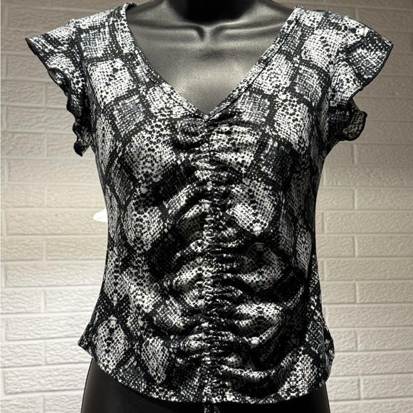 Dynamite Black and White Ruched Fitted Blouse - Picture 1 of 3